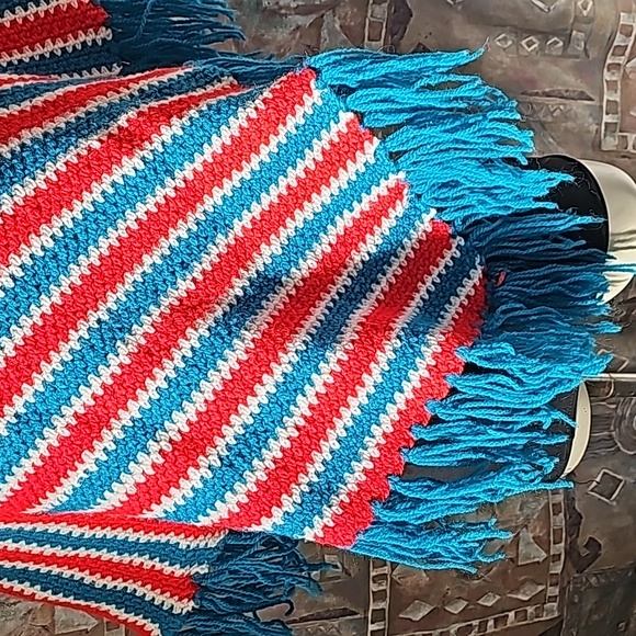 Vintage handmade handcrafted crochet Poncho colorful fringes small - Picture 3 of 11